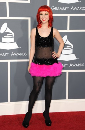 Veja os looks das diva no "Grammy Awards"